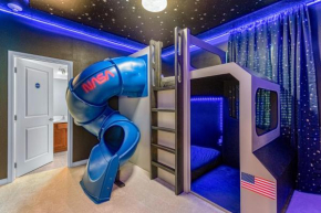 Upstay - Mansion with Kids Theme Rooms Pool Cinema